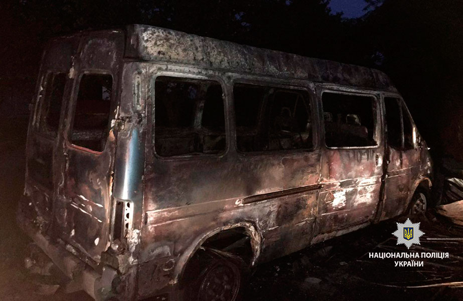 В Полтаве загорелся гараж с тремя автомобилями (фото)